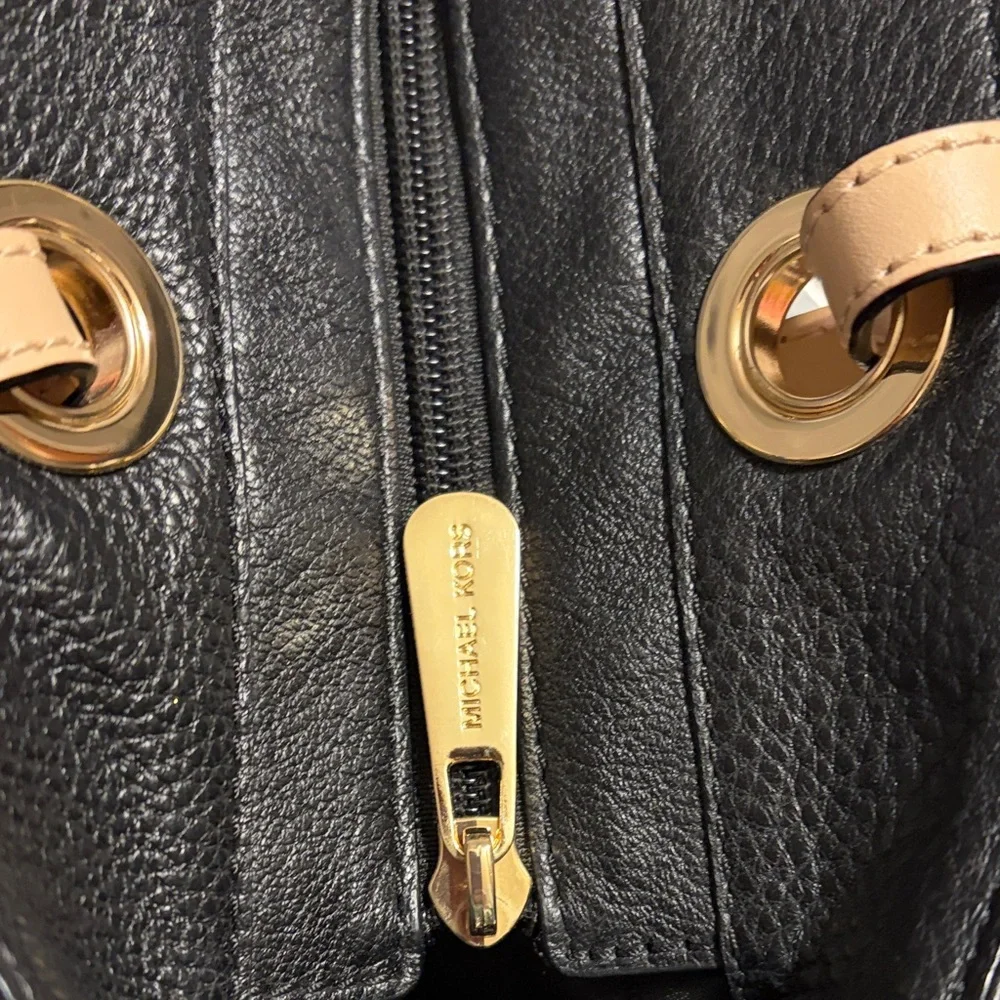 Michael Kors Black and Tan Leather handbag.Bedford Leather zip tote.